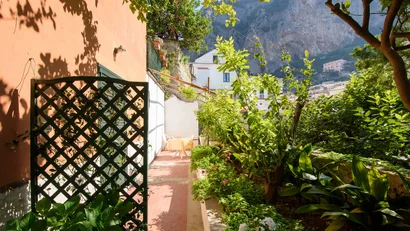 Hotel Amalfi. 3 stelle di design che brillano sulla Costiera Amalfitana.