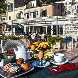 Hotel Amalfi. 3 stelle di design che brillano sulla Costiera Amalfitana.