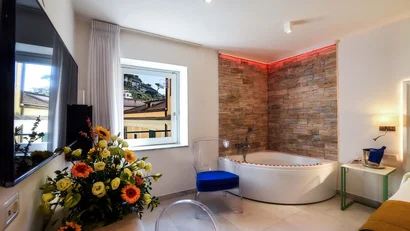 Hotel Amalfi. 3 stelle di design che brillano sulla Costiera Amalfitana.